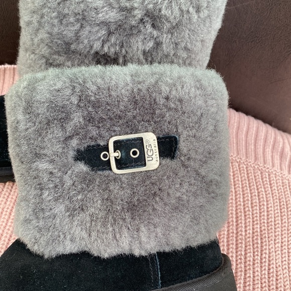 Girls UGGS - Picture 9 of 12